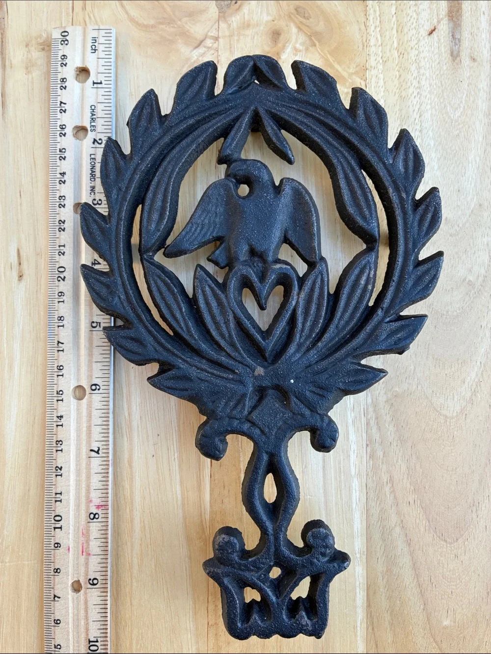 Cast Iron trivet. Eagle. Heart leaves vintage